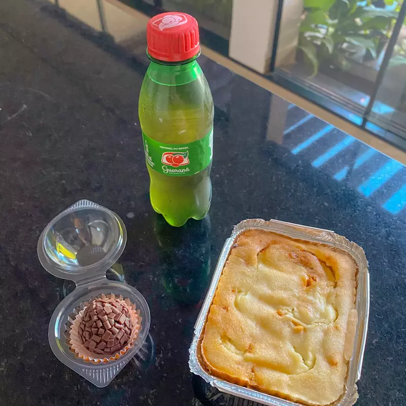 Tortinha + brigadeiro + bebida