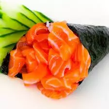 Temaki salmão em fatias