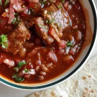 Vier 10 Julio -Frijoles c/chicharrón