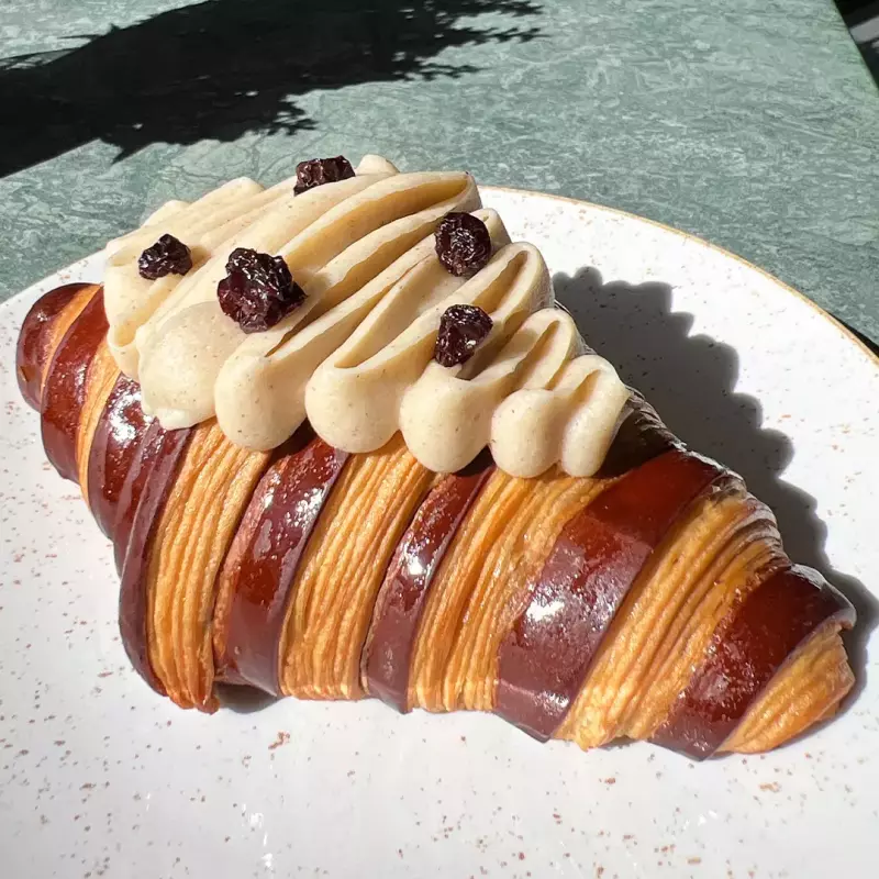 Croissant Relleno de Canela