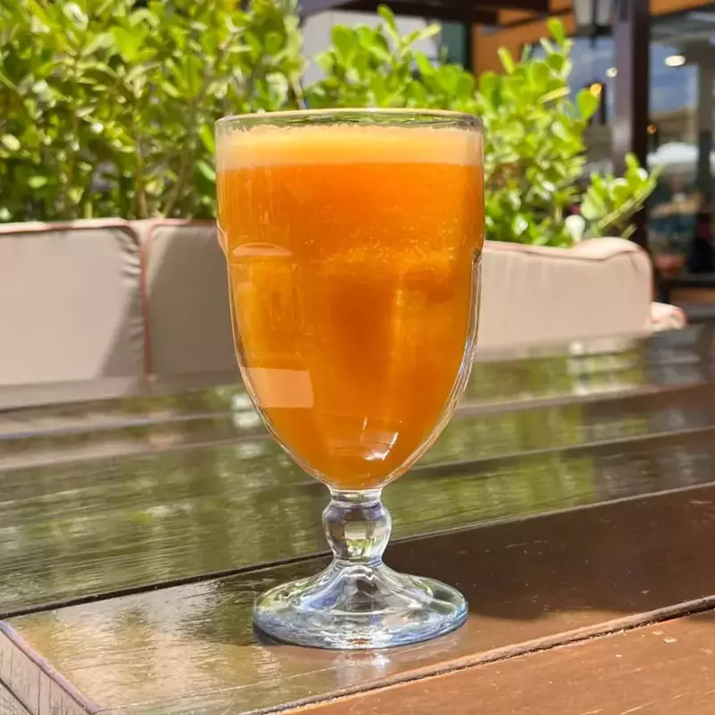 Suco de laranja, manga e cenoura