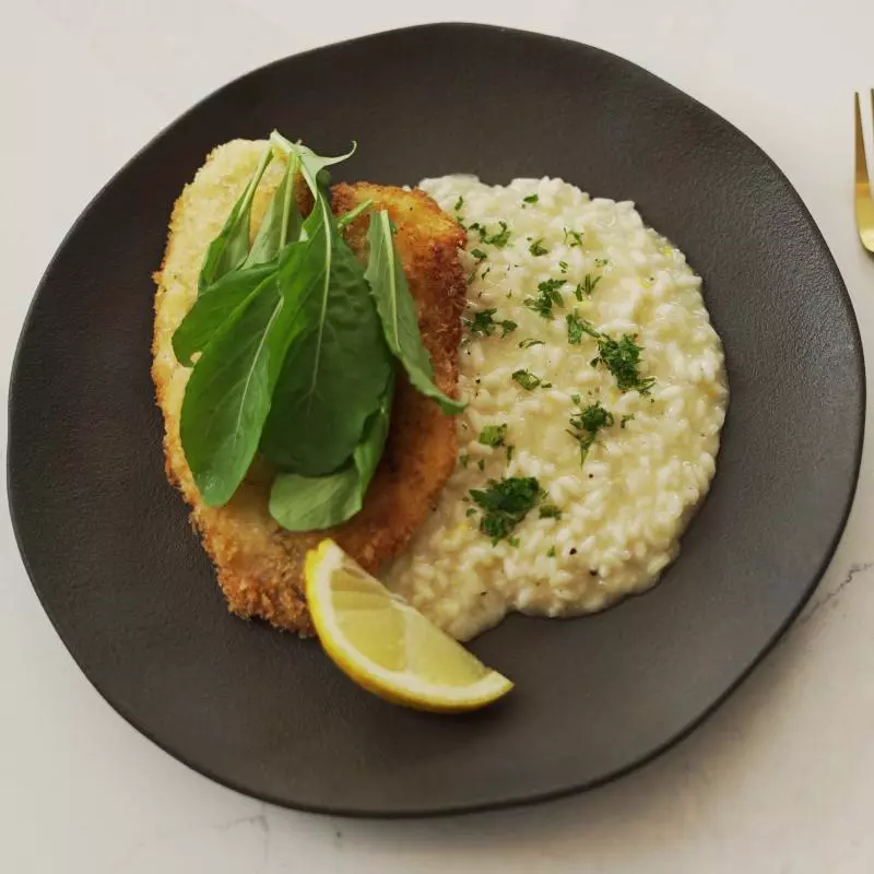 Filé de peixe empanado com risoto de