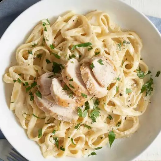 Macarrão Alfredo Oriental G