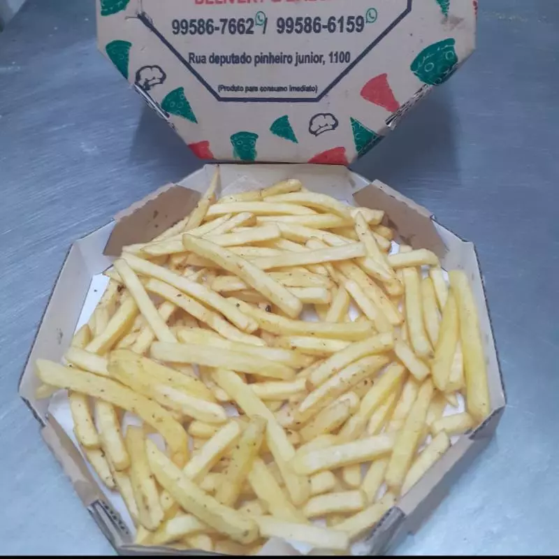 PORÇÃO DE BATATA FRITA NA CAIXA