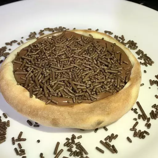 Esfiha de brigadeiro