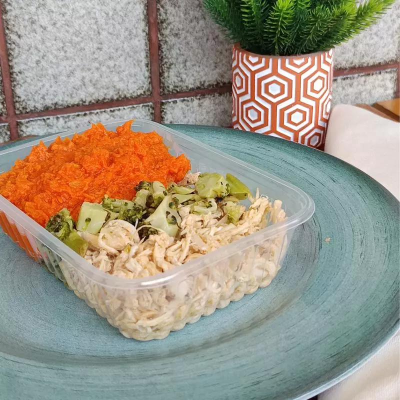 Frango desfiado com purê de abóbora