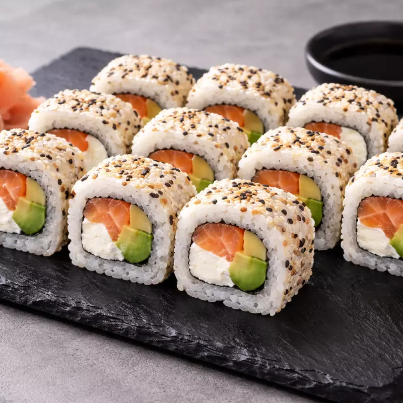 Ura salmão e abacate.