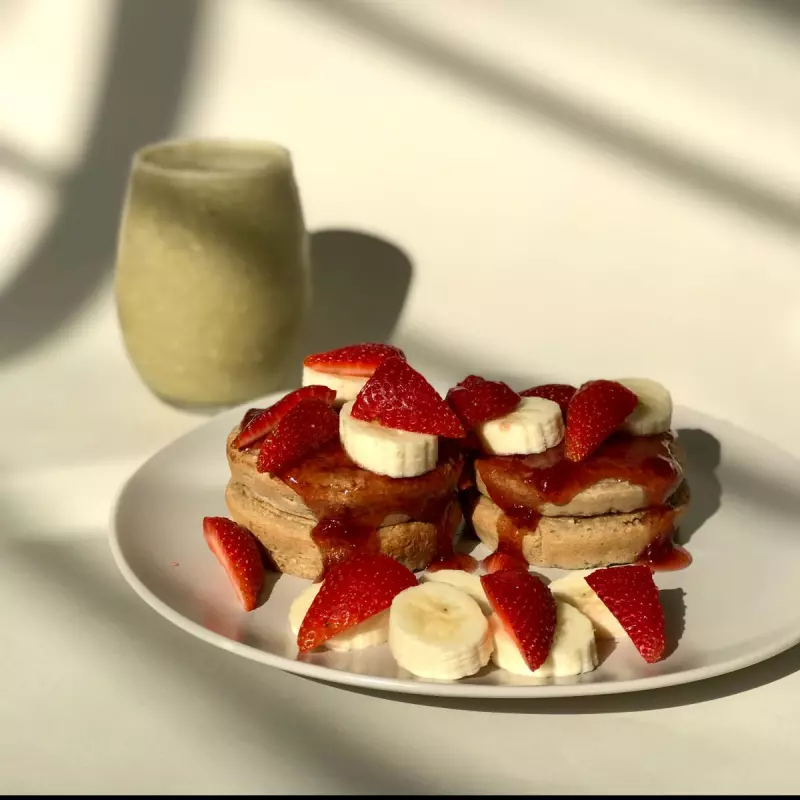 4 PANCAKES AVENA,MERMELADA ,CHIA.