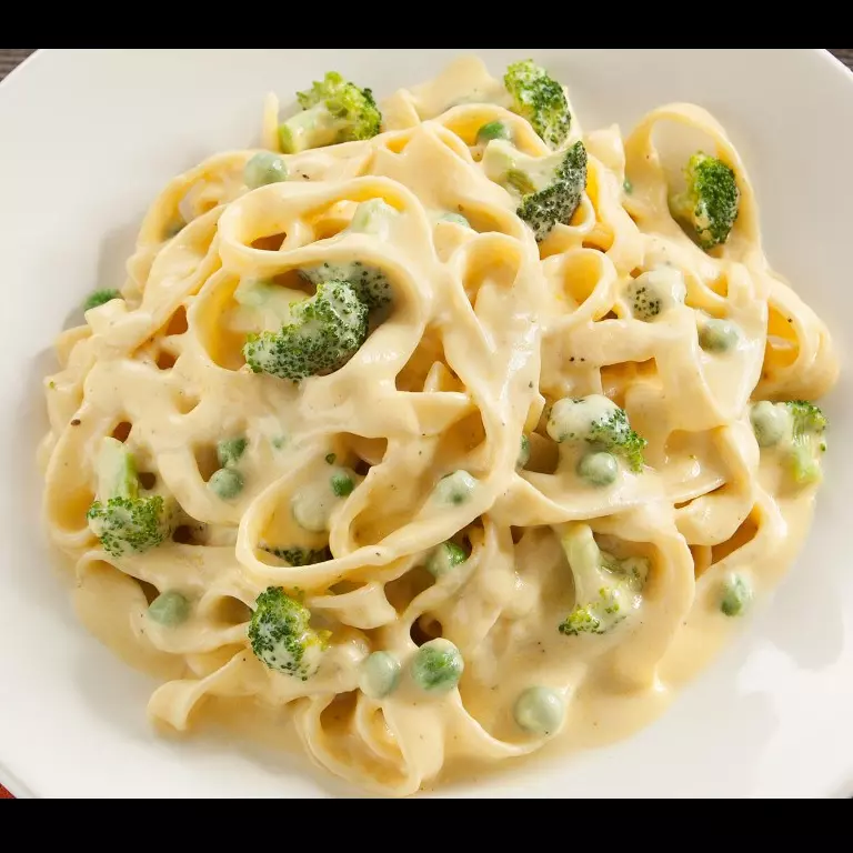 Macarrão com legumes  molho Branco P