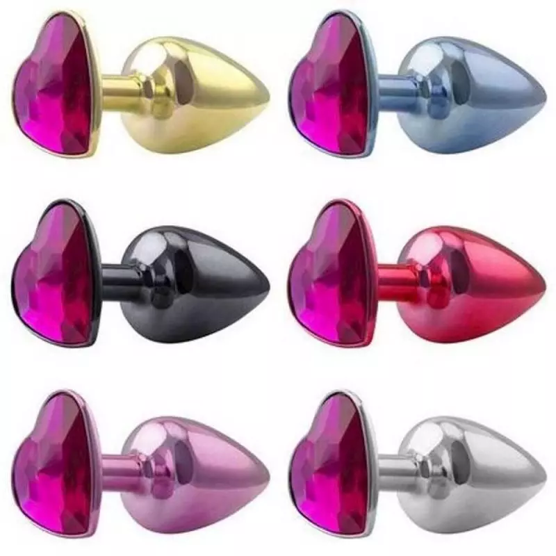 PLUG VERMELHO COM PEDRA DE CORAÇÃO - HARD