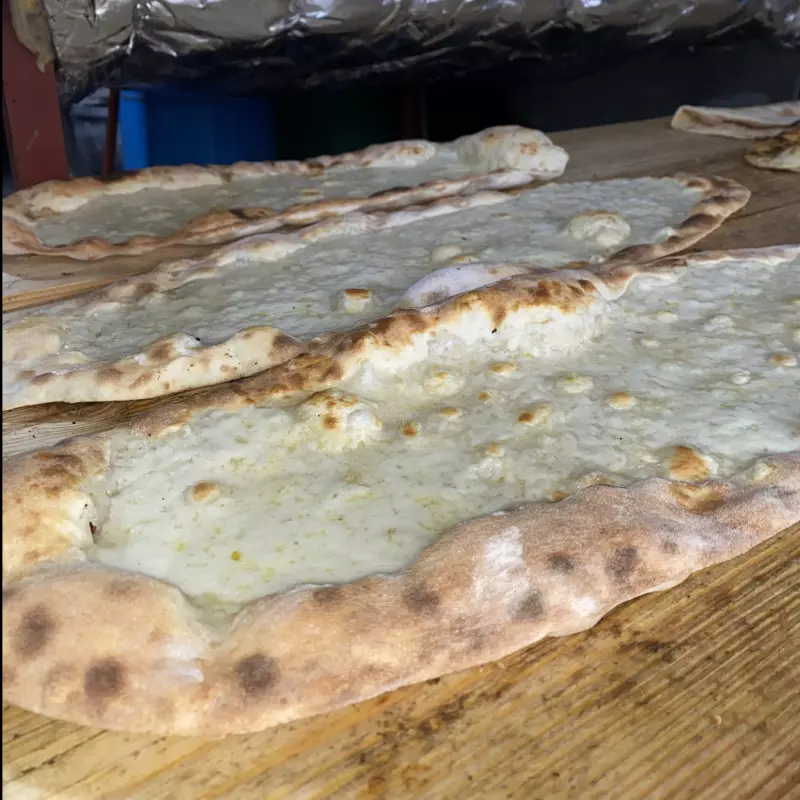 Three cheese /ثلاث اجبان