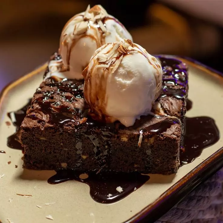 Brownie con doble helado