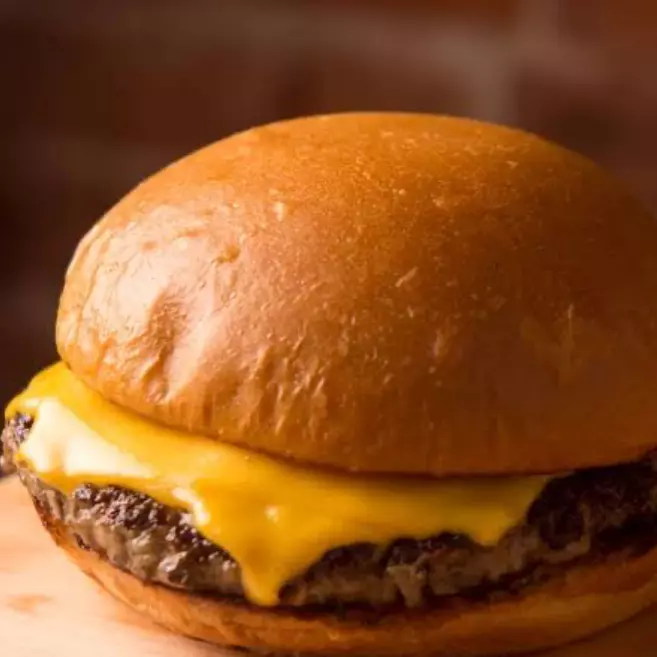 BURGER SOLO CON CHEDDAR