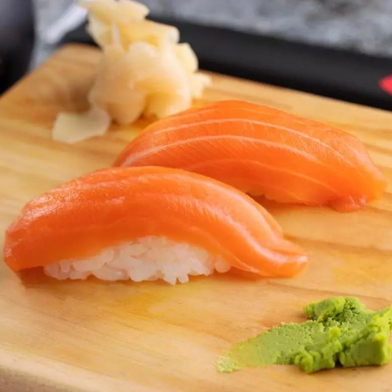 Nigiri de salmão (10 peças)