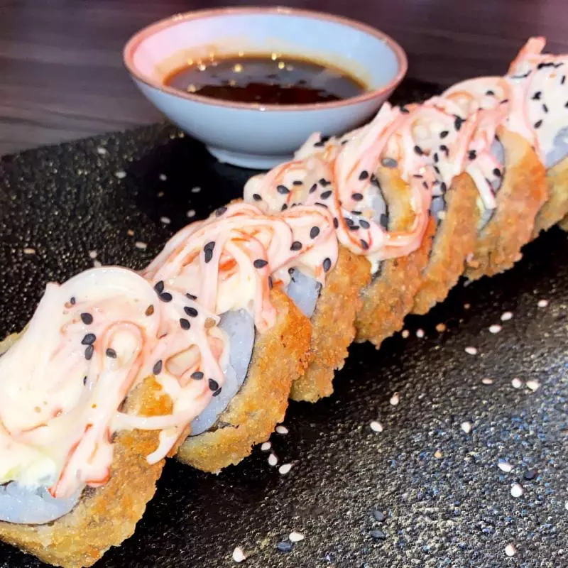 TANOSHI ROLL ( TEMPURA )