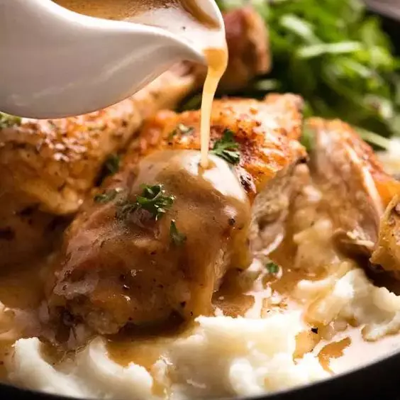 Lunes 20 Julio - Pollo con gravy