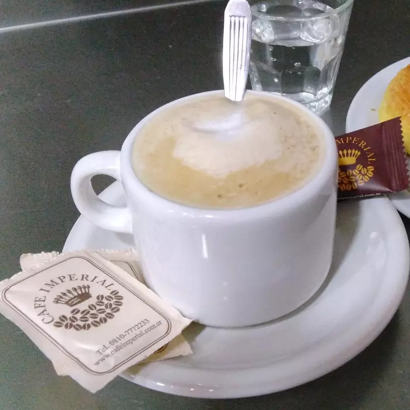 CAFE CON LECHE
