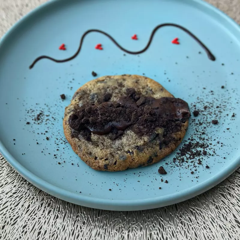 COOKIES AND CREAM