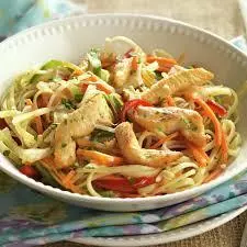 WOK DE CINTAS  Y VEGETALES CON POLLO