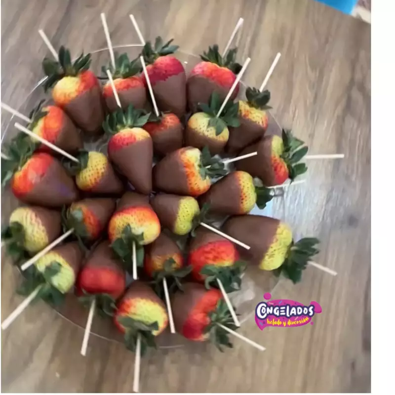 Charola Choco Fresa x 25