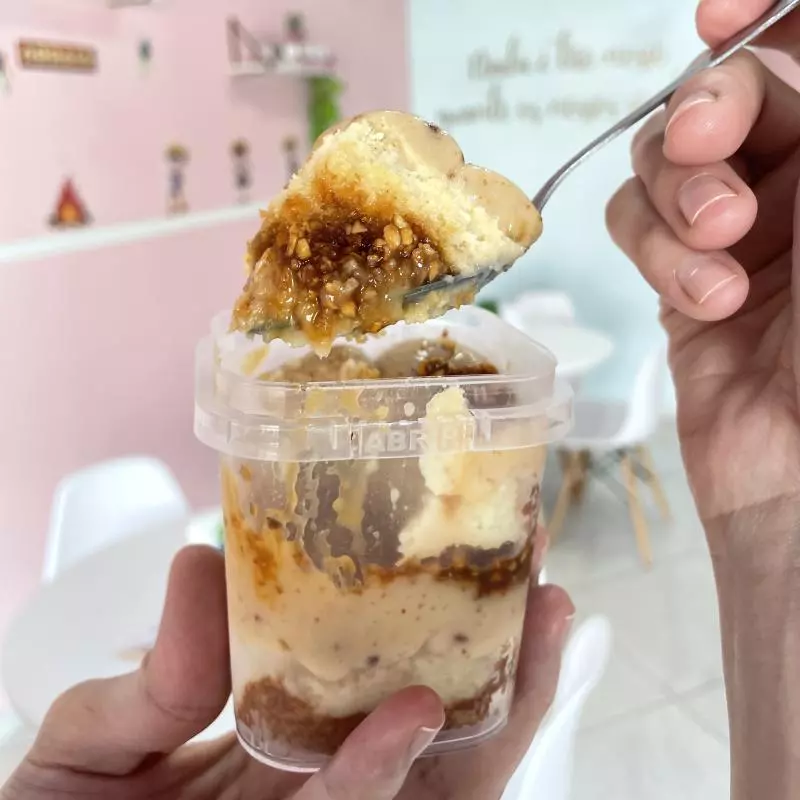 Bolo Paçoca com crocante de Amendoim