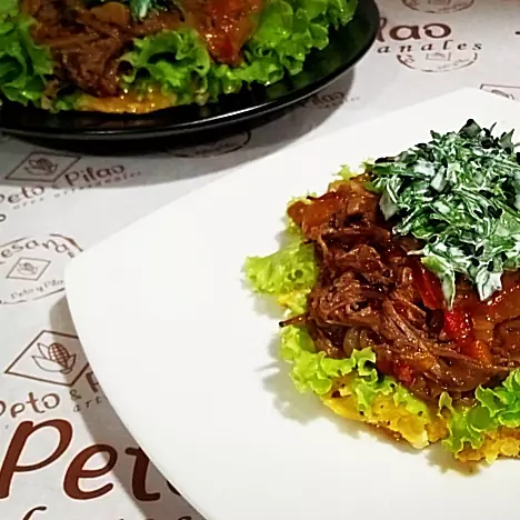 Arepa con bistec de carne