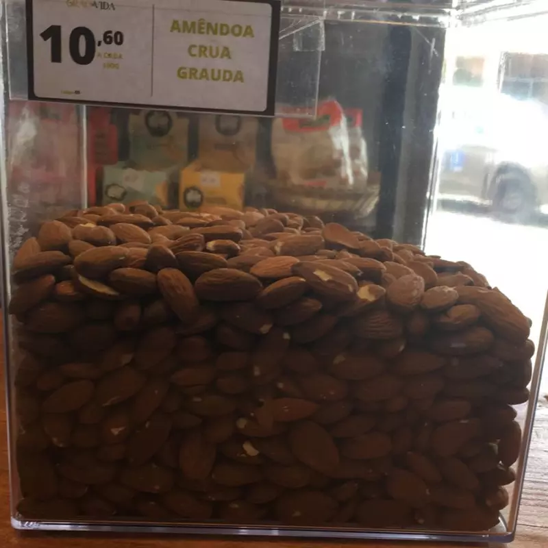 Amêndoa crua grauda