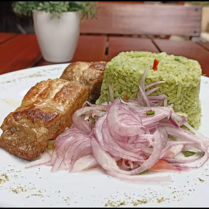 Róbalo Con Arroz Al Cilantro