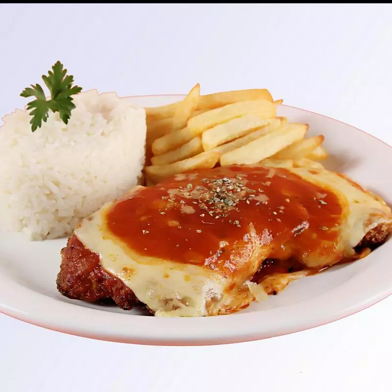 FILÉ A PARMEGIANA