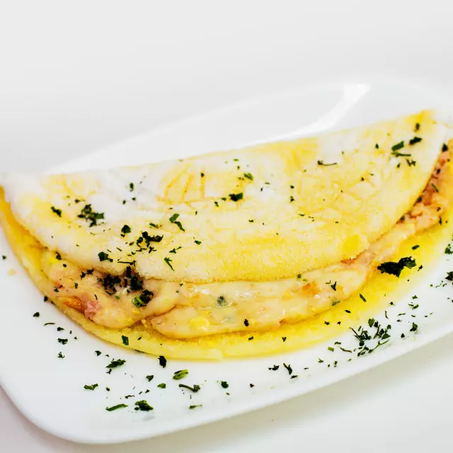 TAPIOCA COM OVOS E QUEIJO