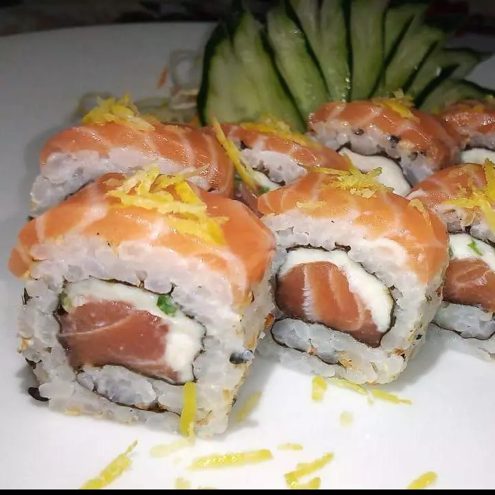 Uramaki Especial com limão siciliano