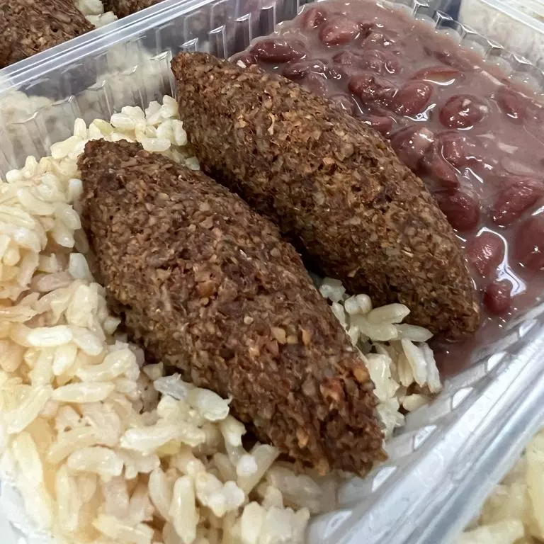 Kibe c/ Arroz e Feijão Vermelho