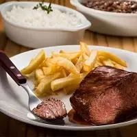 FILÉ MIGNON AO MOLHO MADEIRA