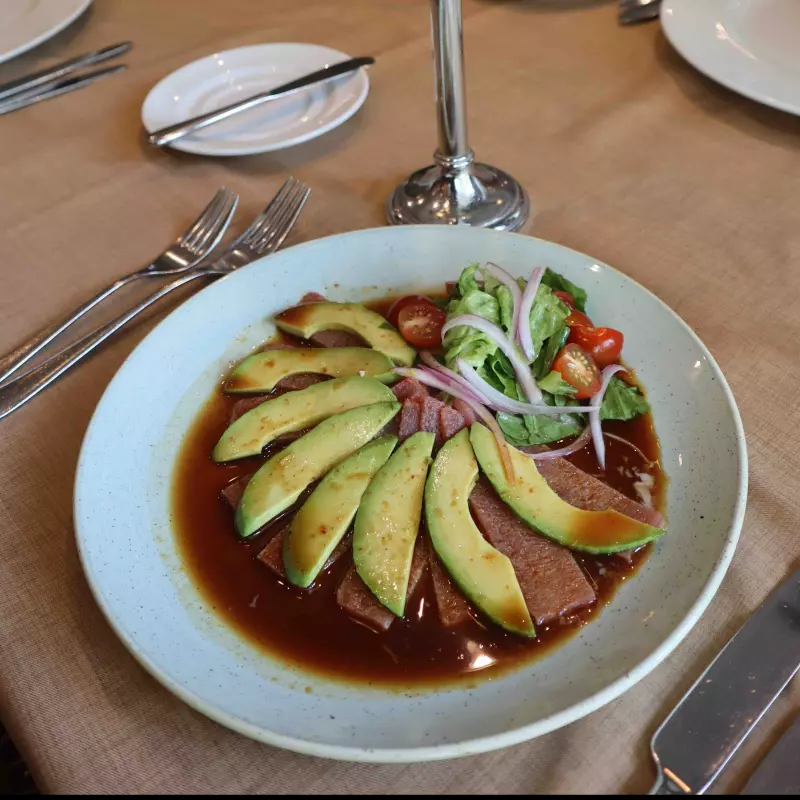 Tiradito de Atún al Petróleo