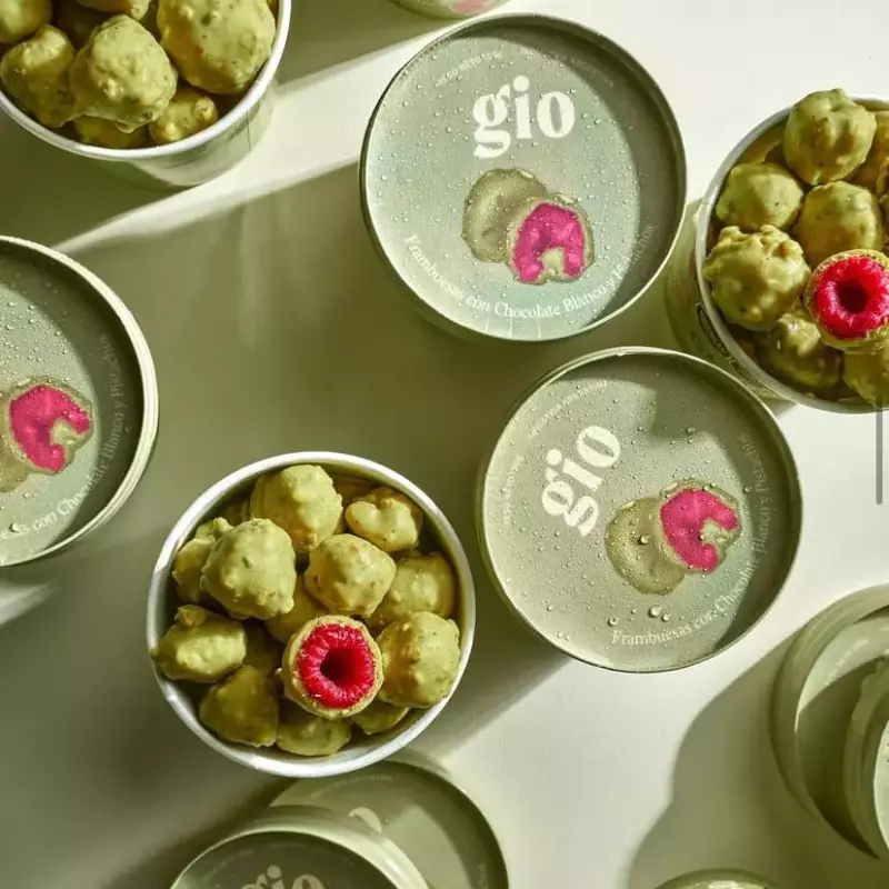 Frambuesa con chocolate blanco y pistachos