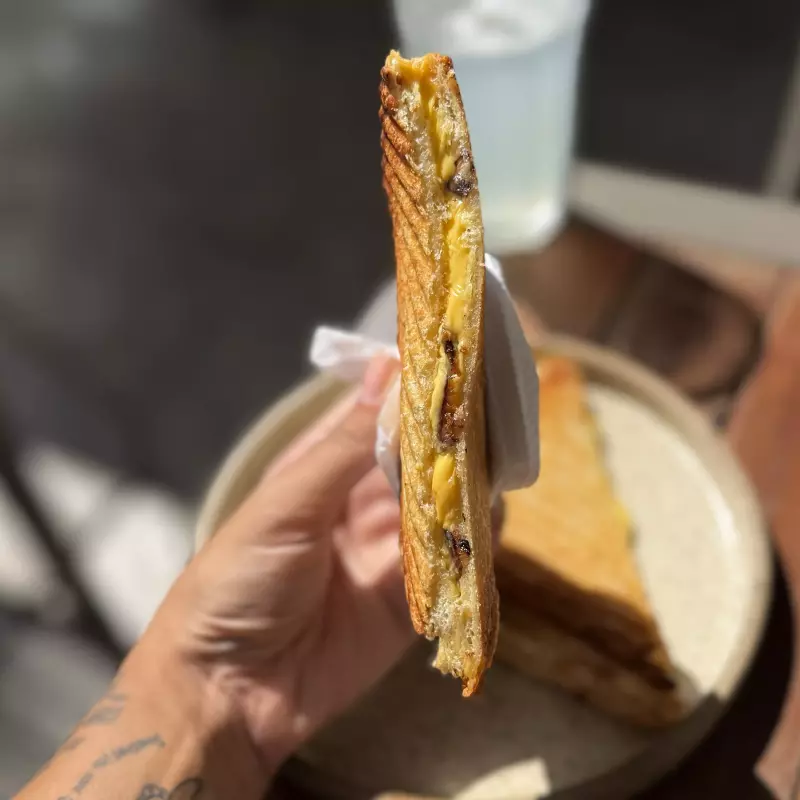 American cheese e cebola crispy