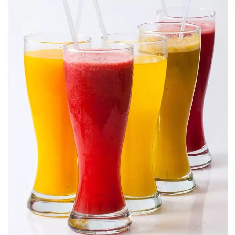 Vaso de jugo natural en agua