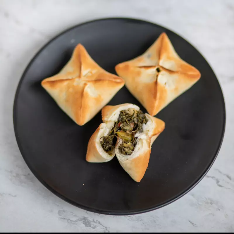 Esfiha fechada de escarola