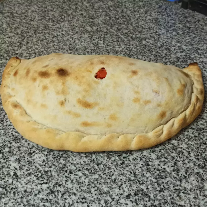 40. Calzone Mozzarella con Jamón