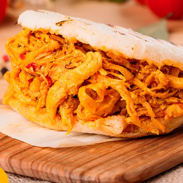 Arepa de Pollo (Tinga de Pollo)