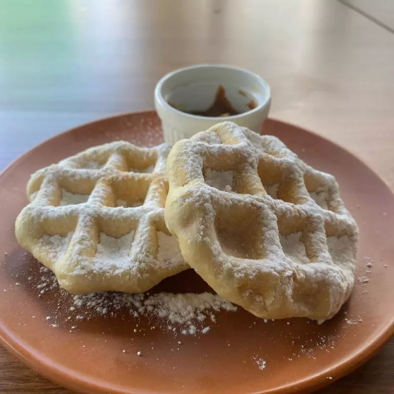 WAFFLE BELGA (2 UNIDADES) + ACOMP.