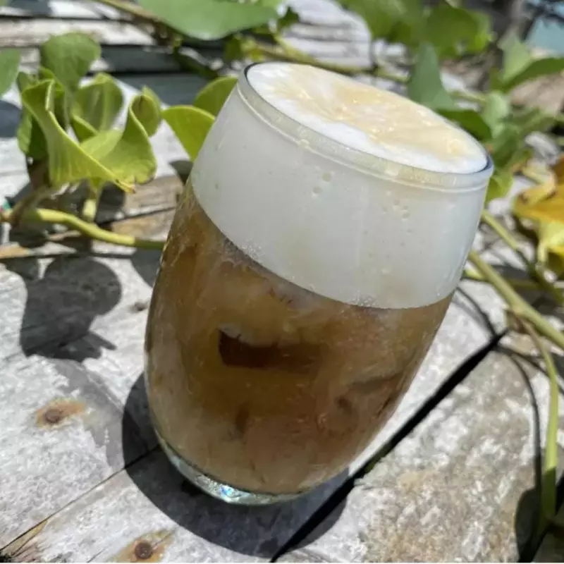 LATTE FRIO CON LECHE DE ALMENDRAS