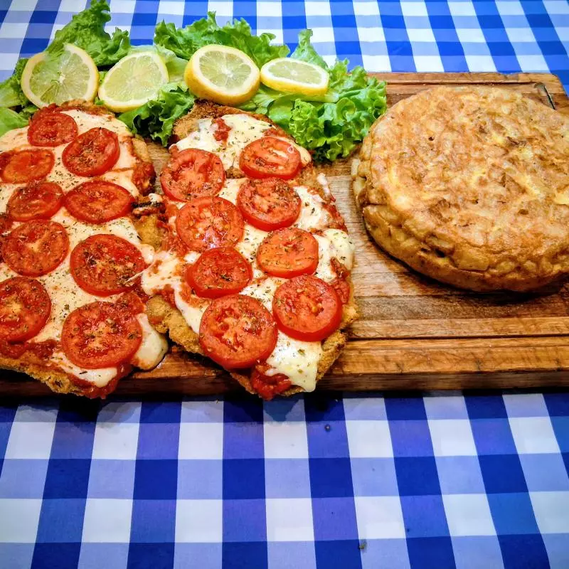 Milanesa napo + Tortilla Mediana