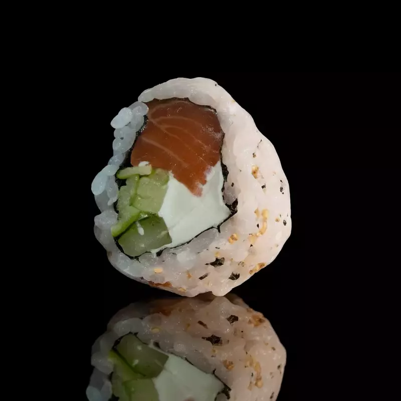 URAMAKI FILADELFIA COM PEPINO 8 PEÇA