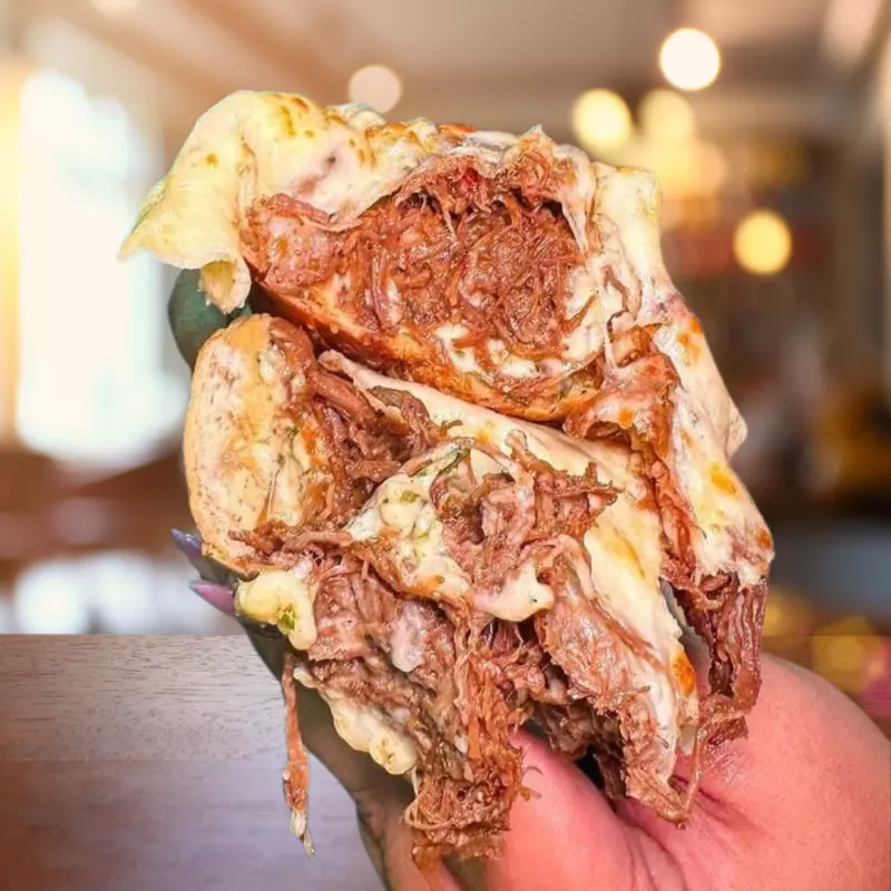 PÃO BAGUETE DE CARNE DE PANELA+BACON