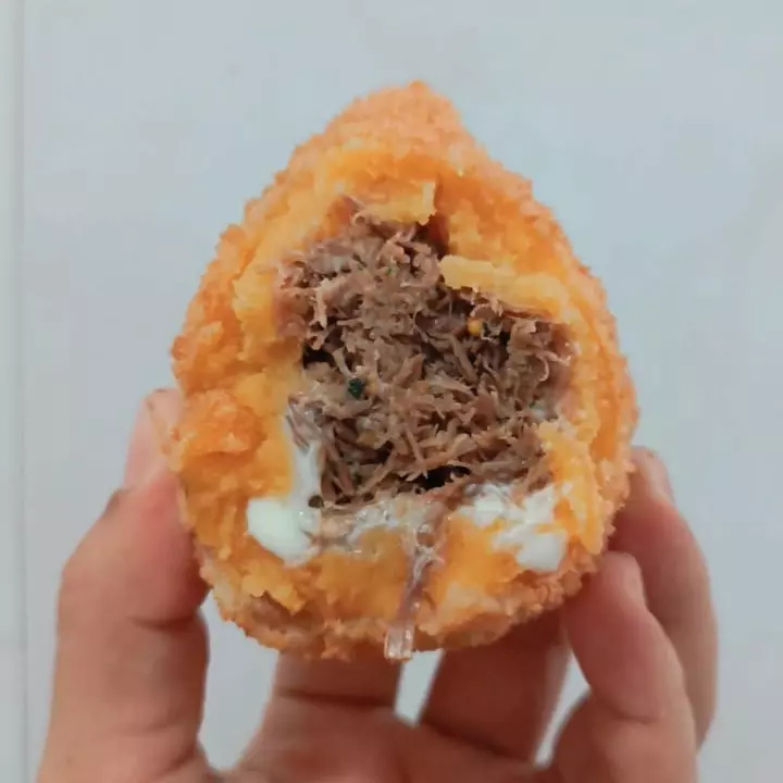Coxinha carne de sol c/ requeijão
