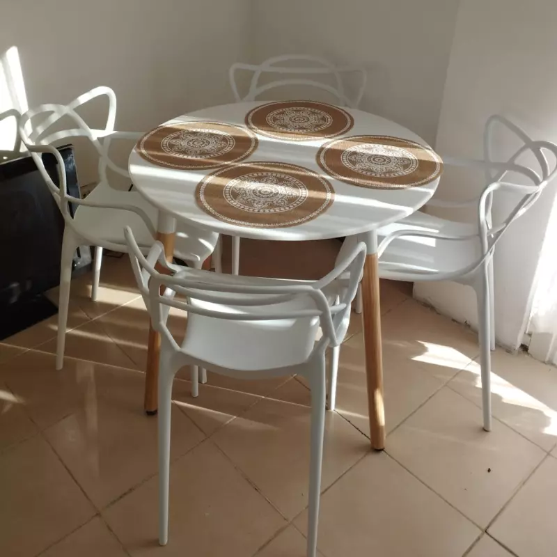 Mesa 90cm nordica + 4 Master