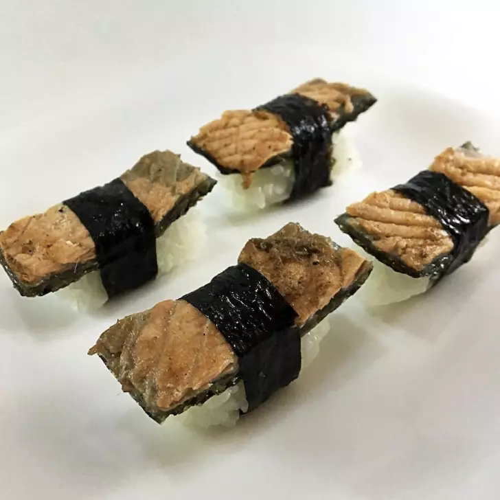 70. Sushi de salmão skin  4 peças