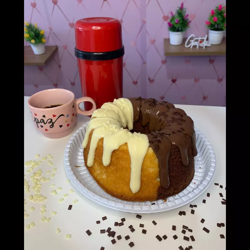 Bolo 2 amores aro 18 com cobertura