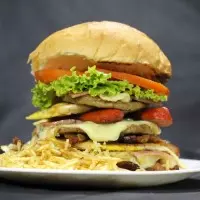 4 BURGUER CLÁSSICO+ 1 KUAT 1,5 LITRO